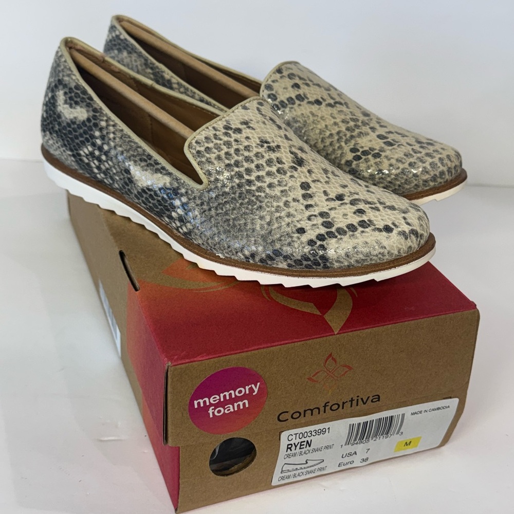 Comfortiva Ryen Women's Snake Print Slip On Loafers Size 7